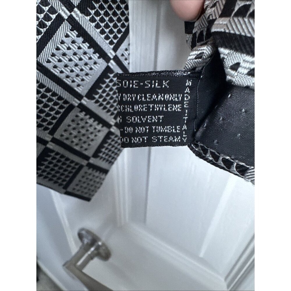 Gianni Versace Men’s Black Silver Gray Square Print Necktie Silk Made In Italy - Picture 7 of 8